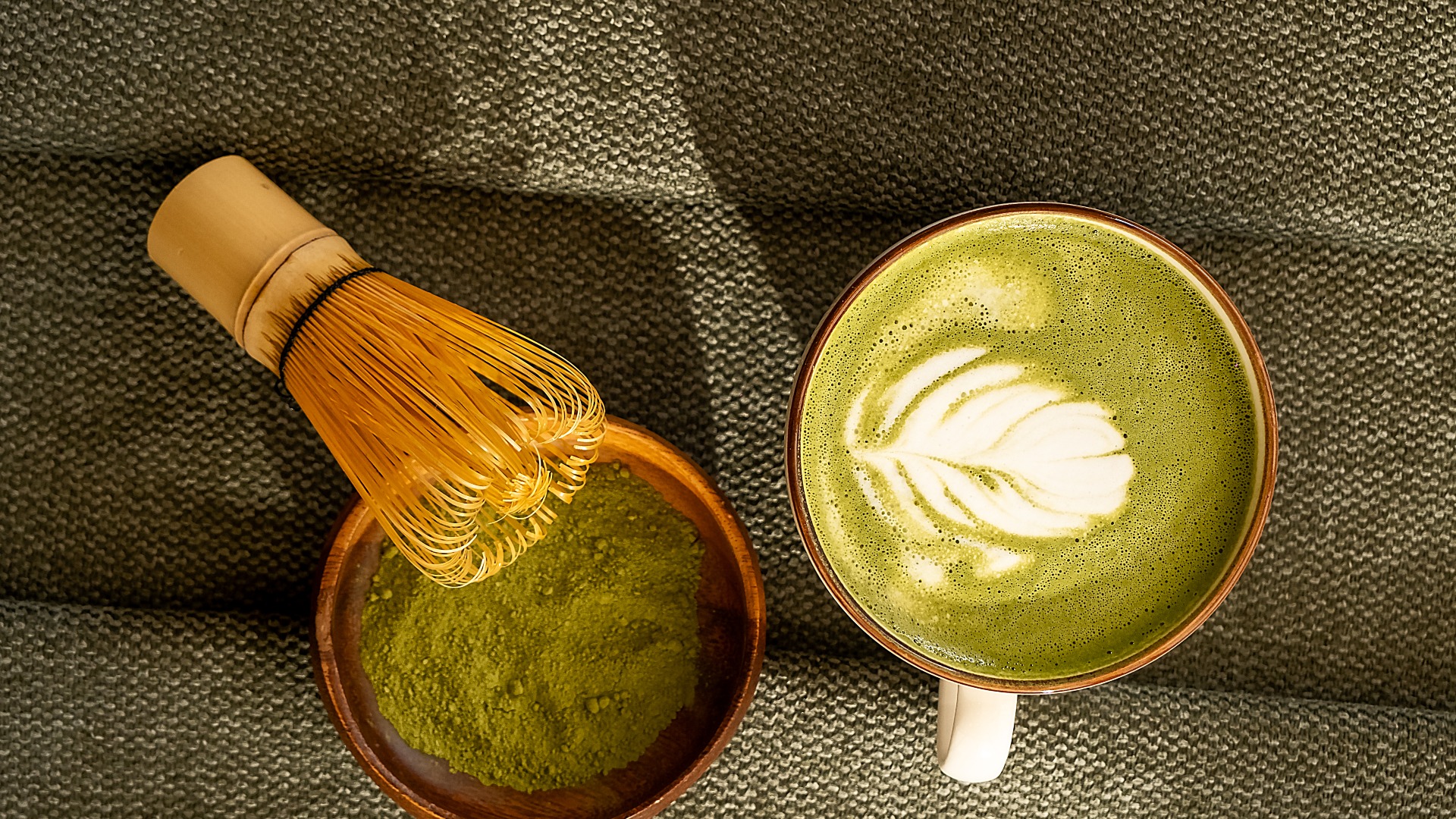 ÇİLEKLİ MATCHA LATTE