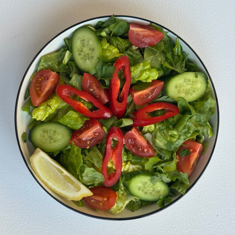 MEVSİM YEŞİLLİKLERİ SALATASI