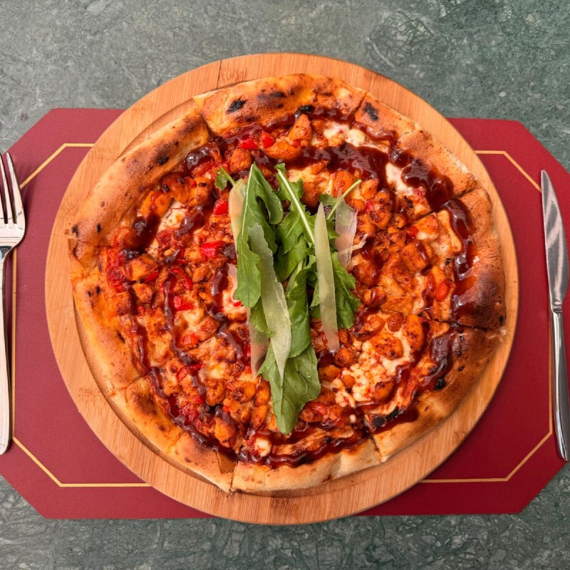 BARBEKÜLÜ TAVUKLU PİZZA
