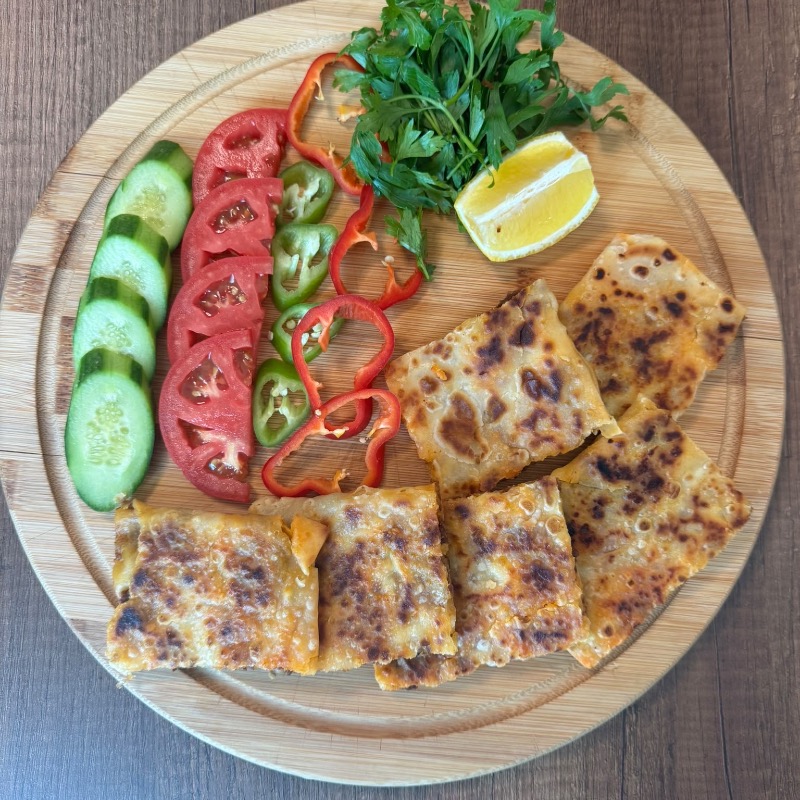 KIBRIS PASTIRMALI-KAŞARLI GÖZLEME
